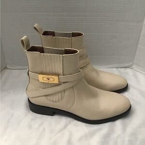 Tory Burch boots size 9